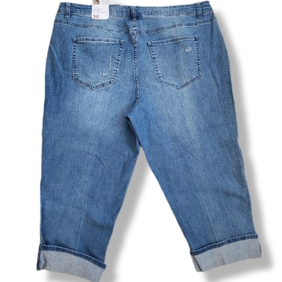 Lane Bryant Distressed Blue Cropped Flower Embroidered Detail Denim Sz 20 - Picture 4 of 16